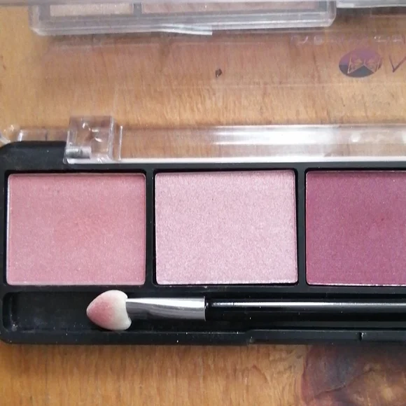 Makeup bundle - Picture 6 of 10